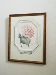 Galerie 62 Encadrement d'une aquarelle. Simple passe partout avec un filet doré, ouverture en octogone et biseau droit. Lavis à l'ancienne et cartouche de légende rajoutée.