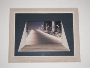 Galerie 50 Encadrement d'une photo. Passe partout ouverture en escalier avec effet d'optique