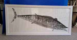 Galerie 29 Encadrement simple d'une affiche avec baguette en bois peint.