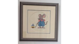Galerie 16 Encadrement broderie Souris. Double passe-partout simple, ouverture en cercle.